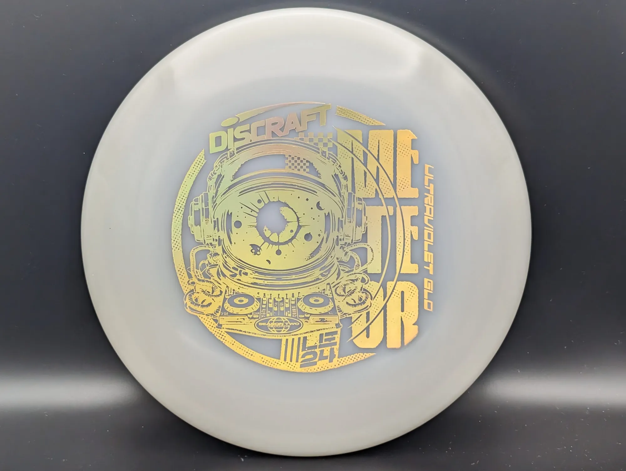 Photo of this disc, UV Glo, 175-176 g, White/Gold