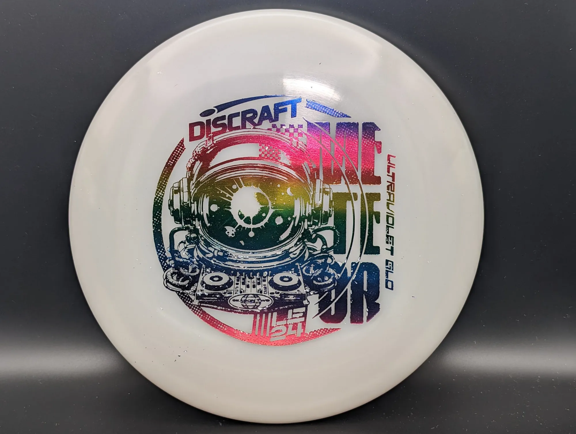 Photo of this disc, UV Glo, 175-176 g, White/Rainbow